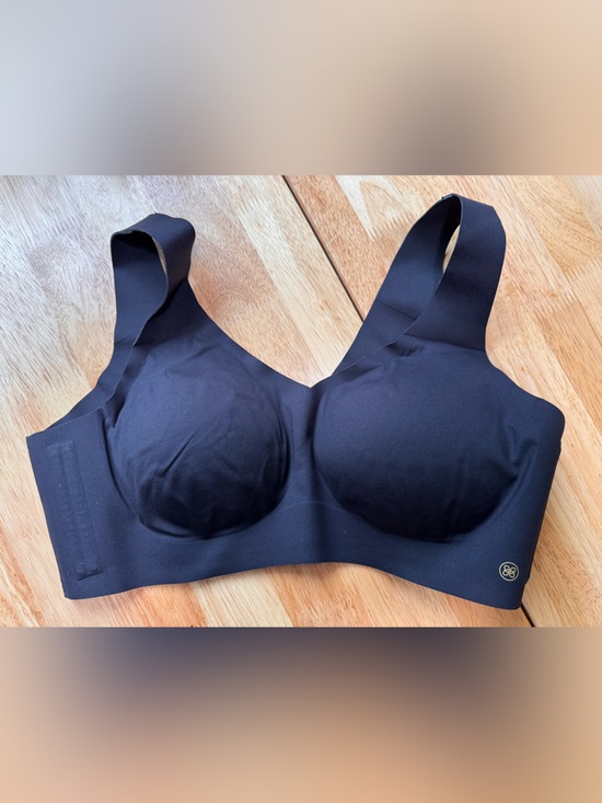 Honeylove Other - Honeylove Black Wireless Molded-Cup Bra with Gold Print